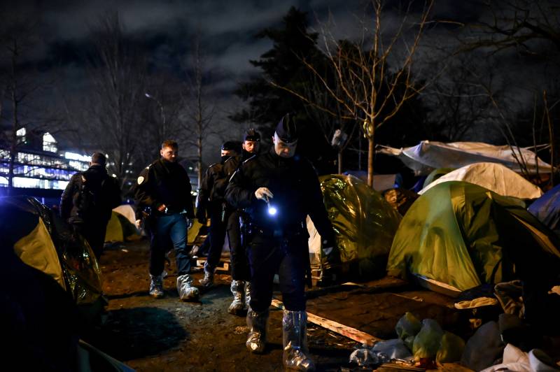 French Police Clear Hundreds From Paris Migrant Camp