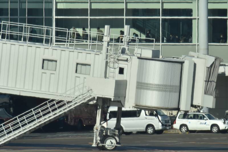 Foreigners leaving Wuhan