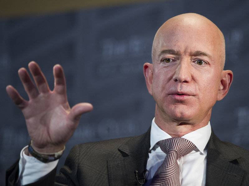 World\'s richest person: Jeff Bezos