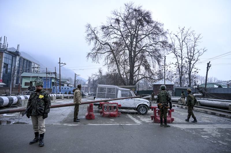 Indian Forces cordoned off a road in occupied kashmir