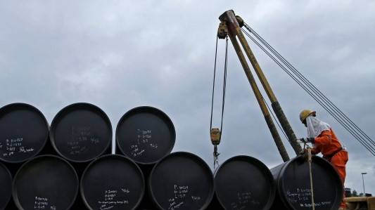  Russia to make call on oil output cuts 'in coming days'