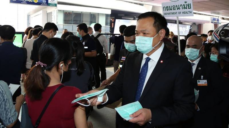 Thai minister says kick out 'Western' tourists not wearing face masks