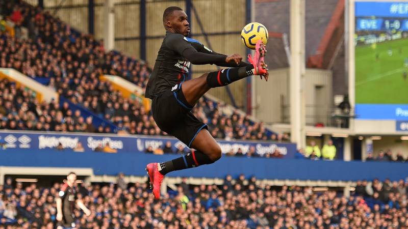 Everton charge into European contention with Palace win