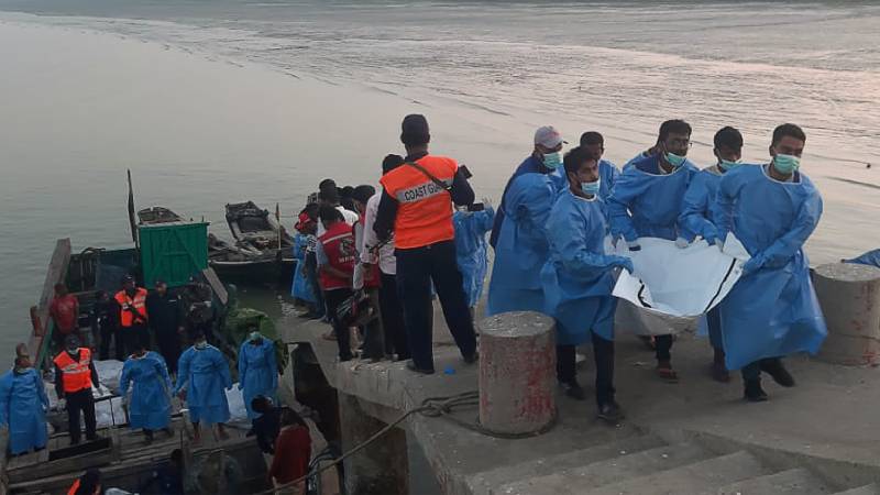 At least 15 refugees drown after boat sinks off Bangladesh