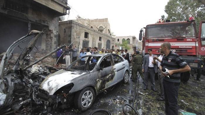 Yemen minister's bodyguards killed in convoy blast