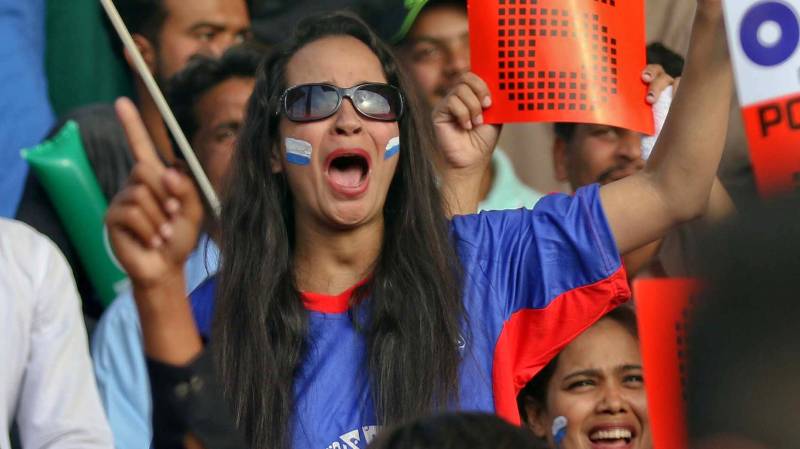 In Pictures: Fans show enthusiasm in Zalmi v Kings match