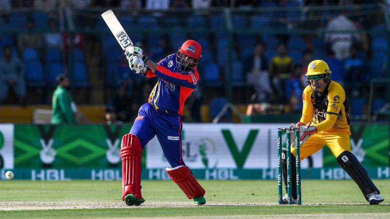 Babar, Imad punish Zalmi as Kings score 201-4