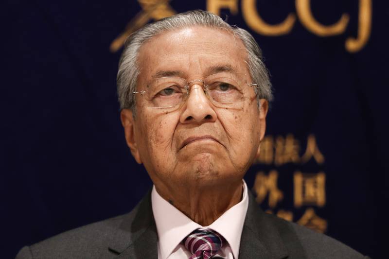 Turmoil in Malaysia as PM Mahathir submits resignation 