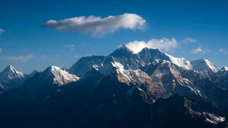 Sherpa team aims for record Everest winter ascent