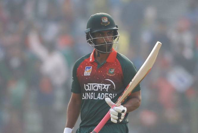 Tamim powers Bangladesh to 322-8 with record ton