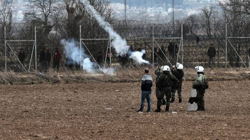 Greece 'categorically' denies firing on migrants at Turkey border