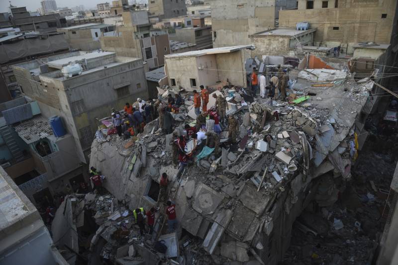 Seven still missing in Karachi building collapse