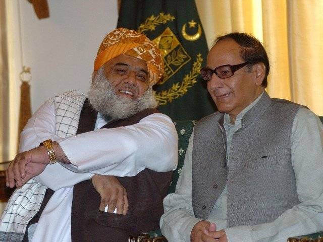 Shujat tries to pacify Maulana Fazl in phone call