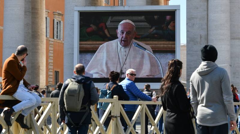 Pope voices support for virus victims in livestream message