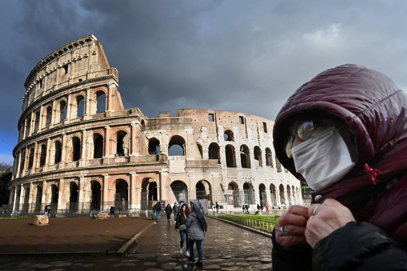 Quarter of Italian population put under virus lockdown