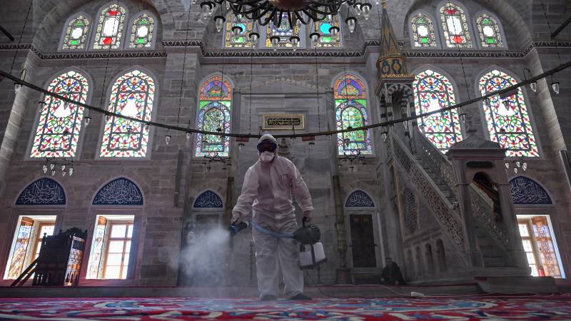 Turkey suspends collective mosque prayers over virus