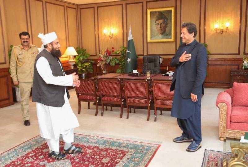 PM Imran avoids handshake with Maulana Tariq Jamil