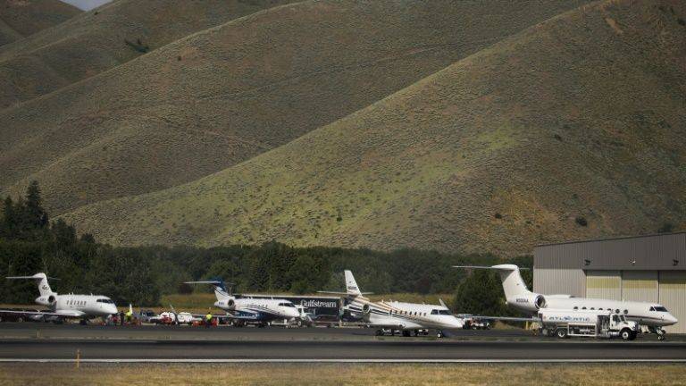 Wealthy flock to private jets as pandemic spreads and airlines tank