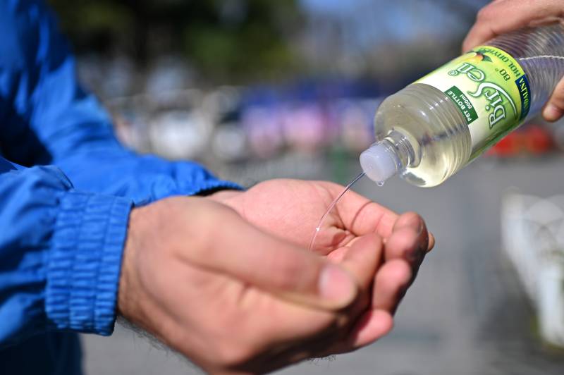 Turks fight coronavirus with secret weapon: eau de cologne