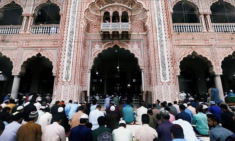 Sindh govt bans congregational Friday prayers at mosques