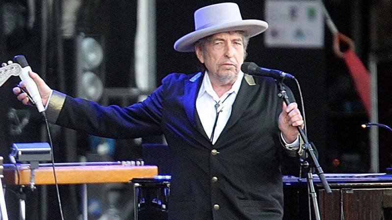 Bob Dylan drops first original music in nearly a decade