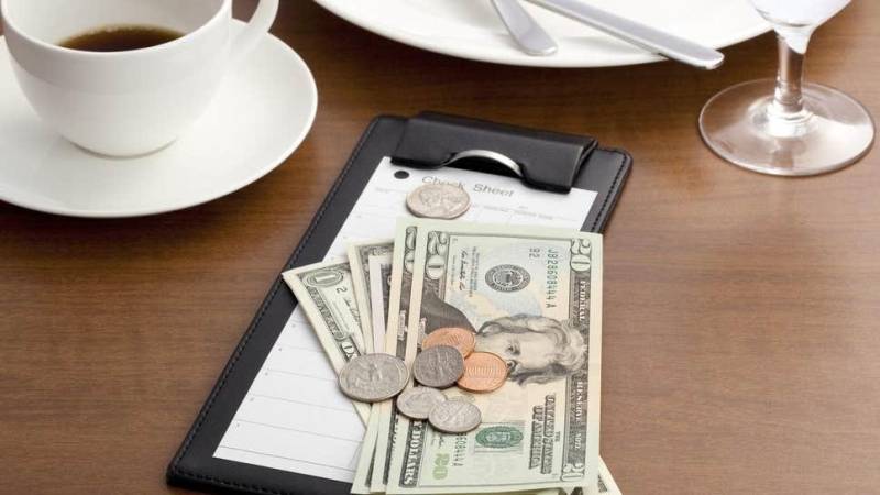 Customer leaves $10,000 tip, anonymously, in Florida restaurant