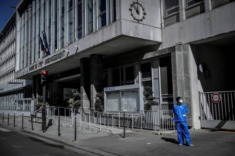 A Paris mortuary overwhelmed by coronavirus victims