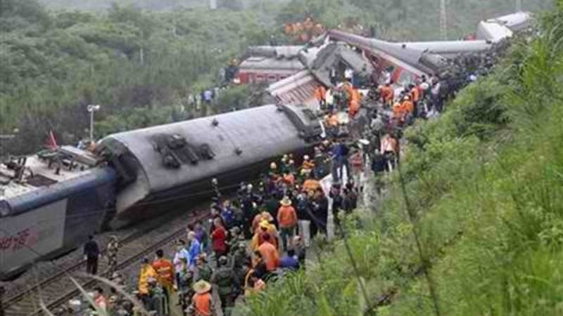 One dead, 127 hurt in China passenger train derailment