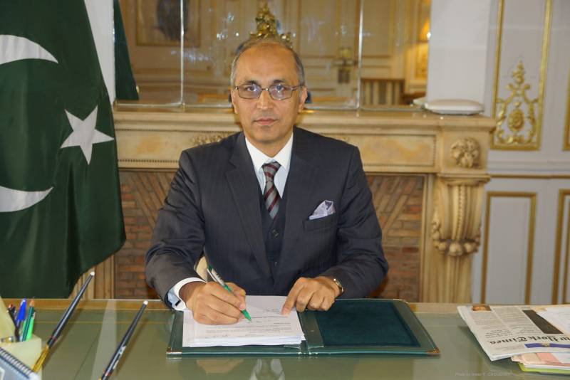 Pak Embassy helps distressed Pakistanis in France 