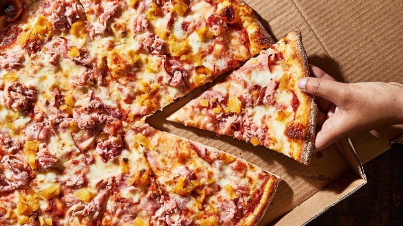 Pie in the sky: Aussie plane delivers pizza to locked-down outback