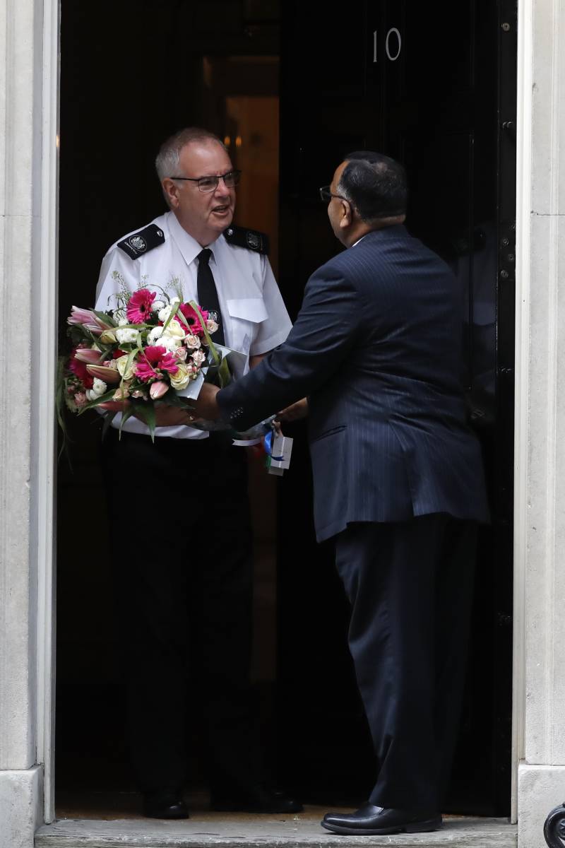 Pakistan sends flowers as British PM spends second night in ICU