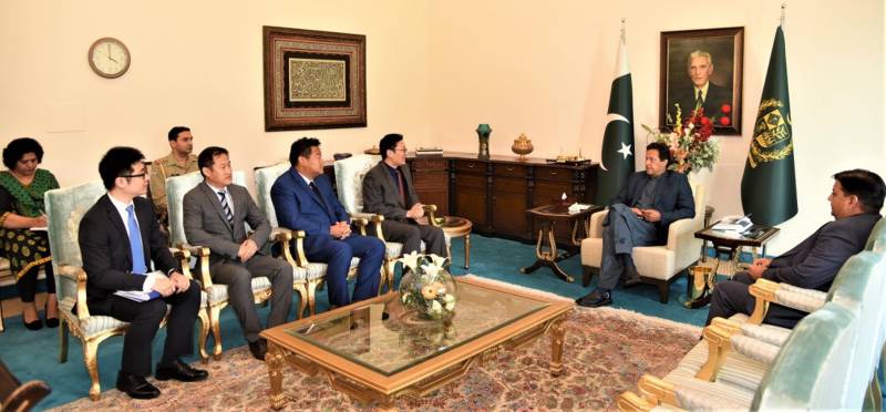 PM praises Chinese companies for supporting Pak fight against COVID-19