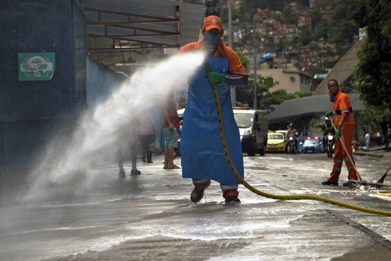 Rio de Janeiro confirms first virus deaths in favelas