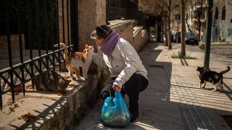 Greek Roma settlement quarantined after multiple virus cases