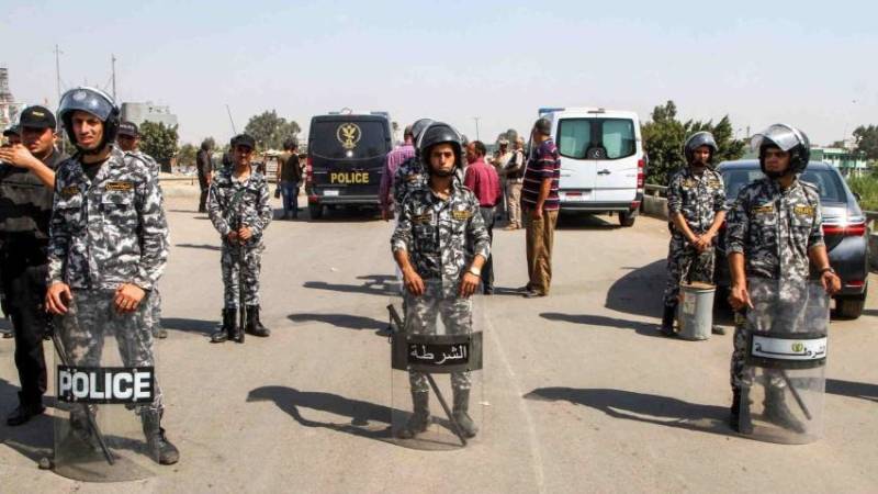 Policeman killed in shootout with armed militants in Cairo