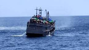 Malaysia turns back Rohingya boat over virus fears