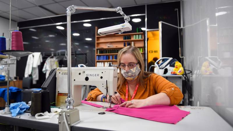 Glasgow tailor gathers volunteer army to make medical clothing