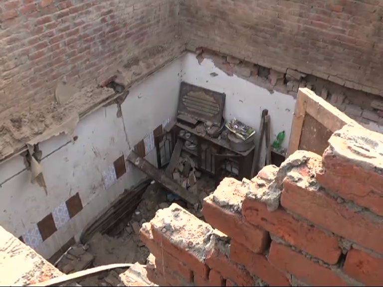 Two children die, five injured in Sheikhupura as roof caves in