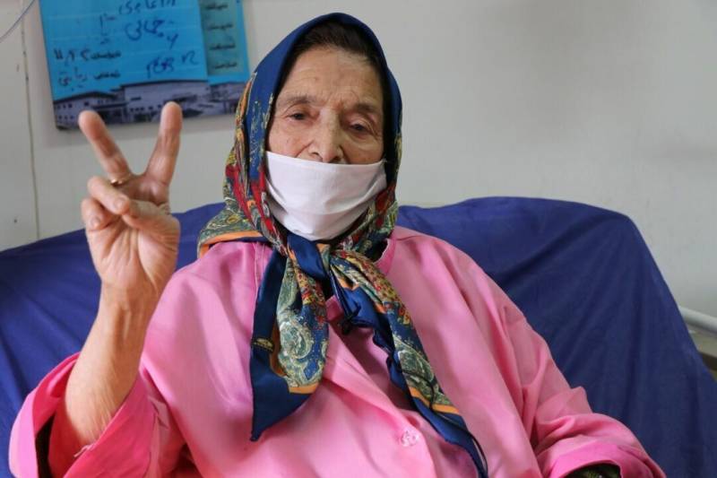 90-year-old lady defeats COVID-19 in Iran