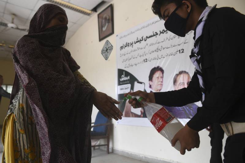 Two localities sealed in Kandhkot as 14 test positive for coronavirus