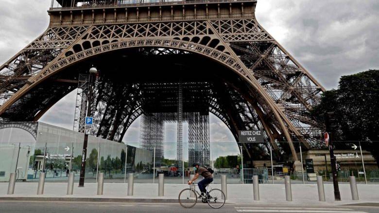 Paris to turn over more streets to bikes post-lockdown