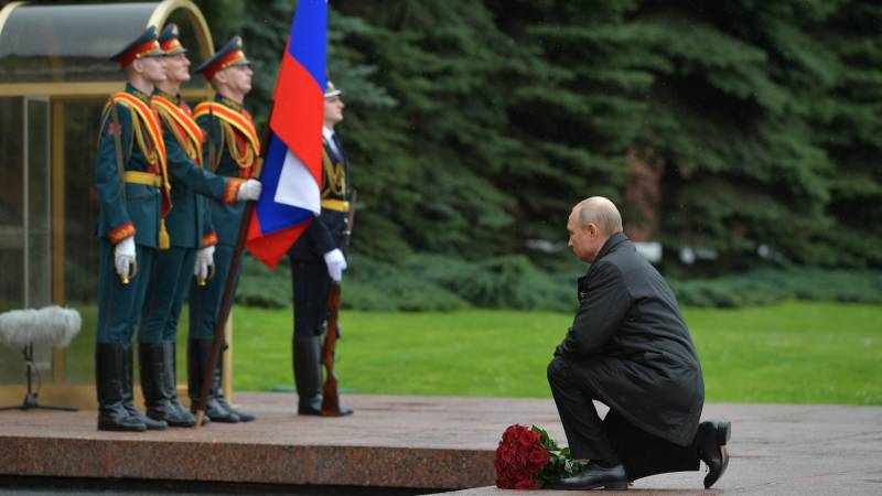 Putin calls for 'invincible' unity as Russians mark Victory Day on lockdown