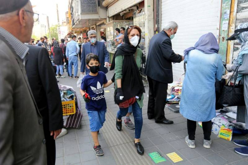 Iranians fearful as virus infections rise anew