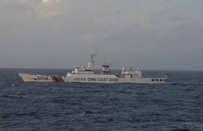 Two Chinese vessels chase Japanese fishing boat near disputed islets