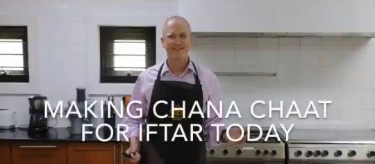 Australian envoy’s first cooking experience in Pakistan: Chana Chaat