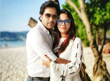 Humayun Saeed celebrates wedding anniversary at home