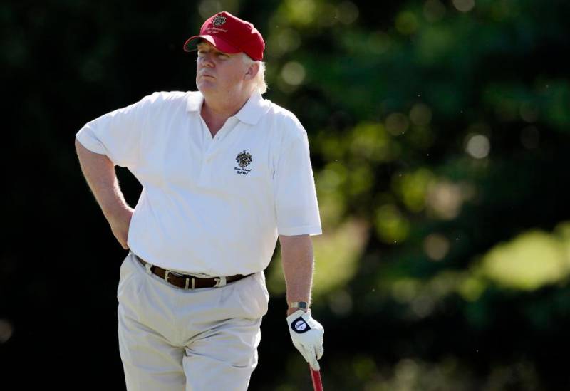 Trump fumes on Twitter as media slams pandemic golf outing