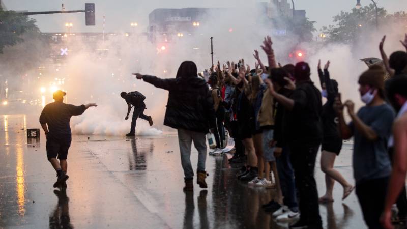 Furor in US after black man dies as white policeman kneels on neck