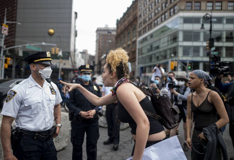 Flames engulf US police station as black rights unrest spreads