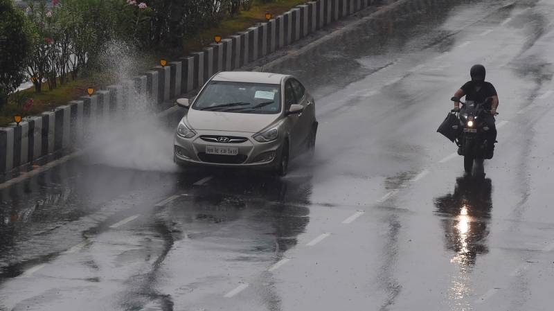 Mumbai shuts offices, tells people to stay home as cyclone nears